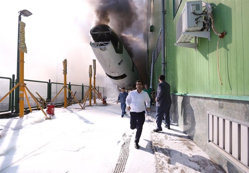 هواپیمای ماهان در فرودگاه امام آتش گرفت + عکس هواپیمای ماهان در فرودگاه امام آتش گرفت + عکس