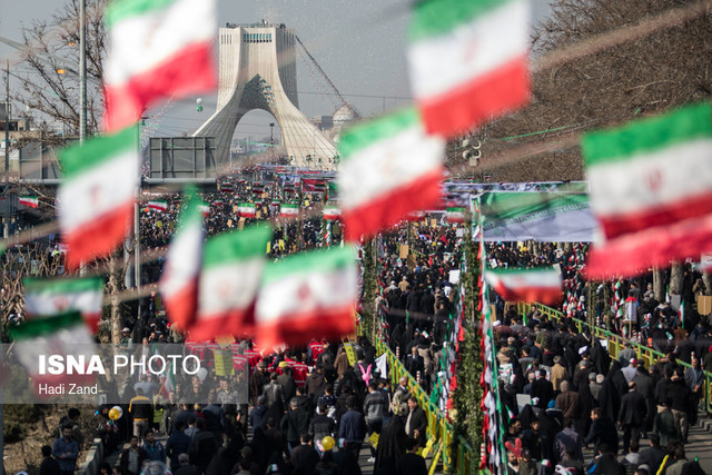 مردم با حضور در راهپیمایی۲۲ بهمن، پیام مشروعیت و مقبولیت نظام را به جهانیان ارسال کنند راهپیمایی ۲۲ بهمن در آغاز چهلمین سال پیروزی انقلاب