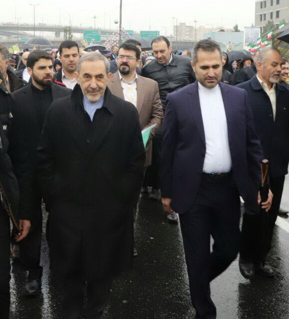 ولایتی: مردم، انقلاب را به راحتی از دست نمیدهند ولایتی