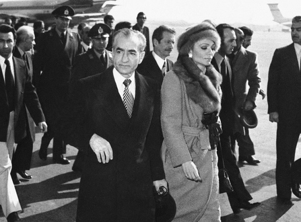 گزارش مهم نیویورک تایمز: راکفلر چگونه به شاه کمک کرد وارد آمریکا شود؟ / ژنرال هایزر به ژنرال های شاه گفت سینه معترضان ایرانی را هدف بگیرید گزارش مهم نیویورک تایمز: راکفلر چگونه به شاه کمک کرد وارد آمریکا شود؟ / ژنرال هایزر به ژنرال های شاه گفت سینه معترضان ایرانی را هدف بگیرید