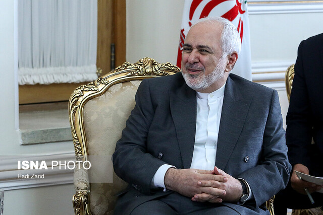 ظریف: اگر مشتری آمریکا باشید اجازه دستیابی به سلاح هستهای را دارید دیدار وزیر بین الملل حزب کمونیست چین با ظریف