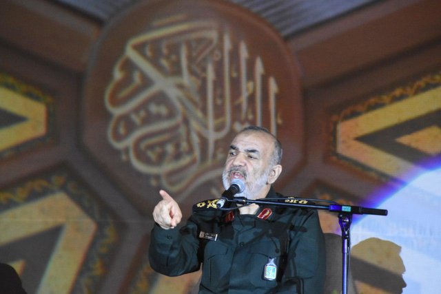در هیچ شرایطی به اراده دشمن تن نمی دهیم سردار سلامی