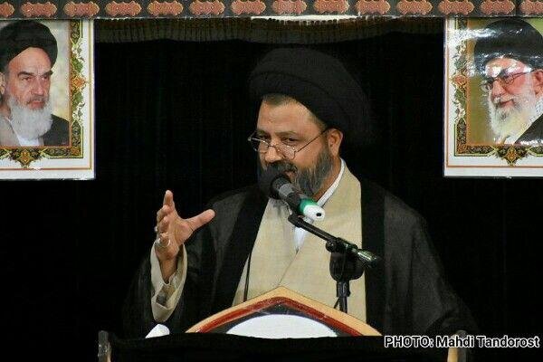 منطقه آزاد ماکو بهترین فرصت برای دور زدن تحریمهاست امام جمعه ماکو