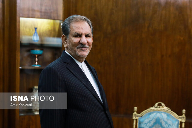 پست اینستاگرامی جهانگیری به مناسبت اول مهر دیدار سانگ تائو وزیر امور بینالملل حزب کمونیست چین با اسحاق جهانگیری معاون اول رییس جمهور