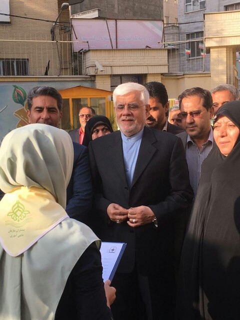 حضور «عارف» در مراسم آغاز سال تحصیلی در مدرسهای در شهر ری عارف