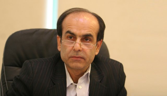 تحقق درآمدهای نفتی برای سال آینده بستگی به روابط با دنیای خارج دارد هدایت الله خادمی