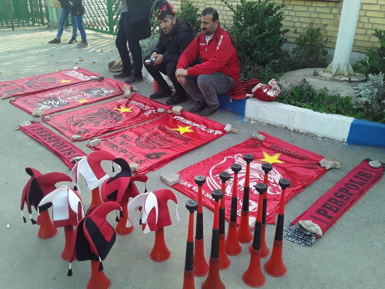 اعتراض هواداران به نبی و بازار سیاه بلیت در شهر قدس/ ۵۰۰ هوادار در ورزشگاه