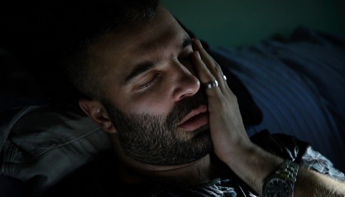چگونه از دندان درد شبانه نجات پیدا کنیم؟ چگونه از دندان درد شبانه نجات پیدا کنیم؟