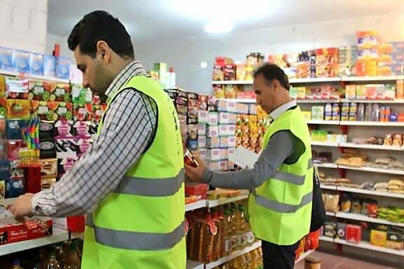 تشکیل ۲۰۸ پرونده افزایش غیرقانونی قیمت کالا و خدمات بعد از افزایش قیمت بنزین در سمنان نظارت بر بازار