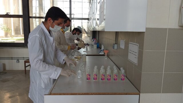 عکس دریافتی است تولید ژل ضدعفونیکننده دست توسط محققان دانشگاه خلیجفارس