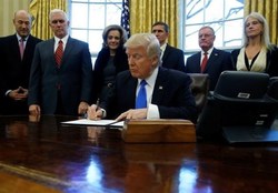 آیا ترامپ مشاوران انتخاباتی خود را تغییر می دهد؟/ کاخ سفید امیدوار است خرداد ماه پایان کرونا باشد!