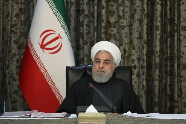عکس آرشیوی است رئیس جمهور: اصل اول ما سلامت مردم است/ تولید هم برای کشور مهم است