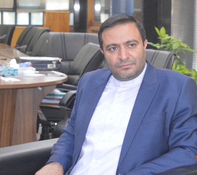 علیزاده: به دنبال راه حلی برای کاهش قیمت ارز هستیم علیزاده: به دنبال راه حلی برای کاهش قیمت ارز هستیم