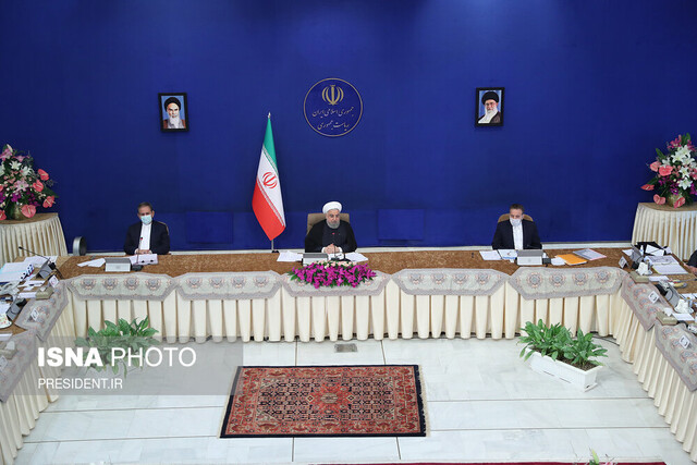 تصویر آرشیوی است مصوبات امروز جلسه هیات دولت؛ "عدم رعایت دستورالعملهای بهداشتی در ادارات نقض قانون است"