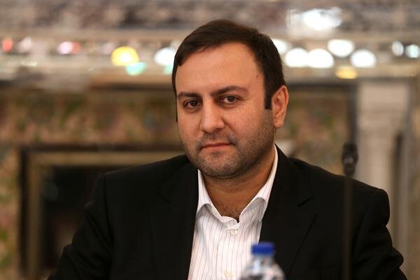 پیرهادی: سیاست زدگی شوراها از عوارض همزمانی انتخابات است پیرهادی: سیاست زدگی شوراها از عوارض همزمانی انتخابات است