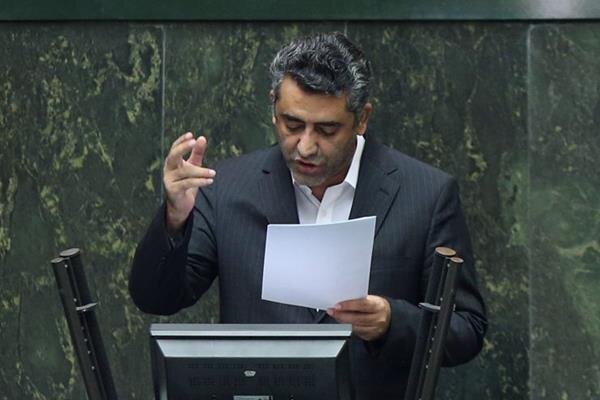 انتقاد نماینده سنندج از توهین مجری صدا و سیما به لباس کردی انتقاد نماینده سنندج از توهین مجری صدا و سیما به لباس کردی