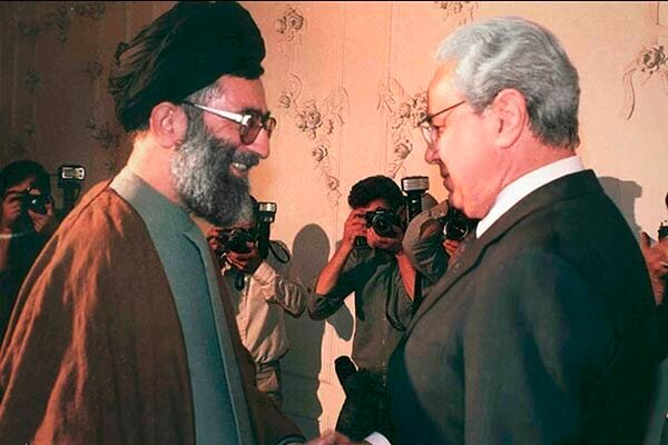 آیتالله خامنهای از نگاه دبیرکل وقت سازمان ملل آیتالله خامنهای از نگاه دبیرکل وقت سازمان ملل