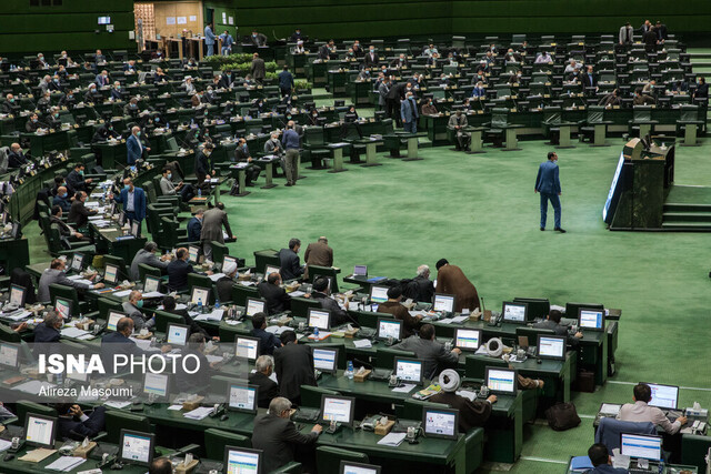 افزایش سن داوطلبان ریاست جمهوری به ۷۵ سال و ممنوعیت ثبت نام اتباع ایرانی با تابعیت مضاعف افزایش سن داوطلبان ریاست جمهوری به ۷۵ سال و ممنوعیت ثبت نام اتباع ایرانی با تابعیت مضاعف