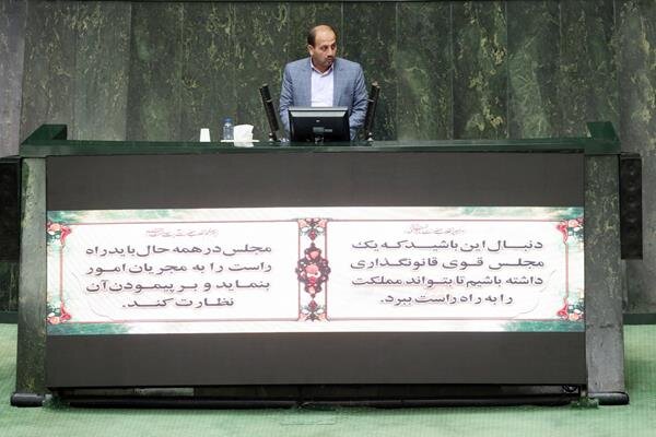نماینده مردم علی آباد از توضیحات وزیر راه و شهرسازی قانع شد نماینده مردم علی آباد از توضیحات وزیر راه و شهرسازی قانع شد