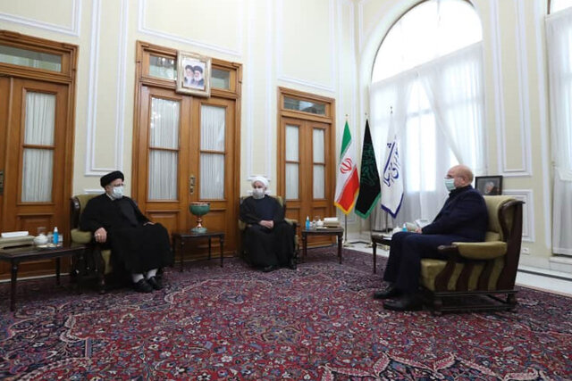 گلایه از عدم برگزاری نشست شورای هماهنگی سران قوا با موضوع بورس گلایه از عدم برگزاری نشست شورای هماهنگی سران قوا با موضوع بورس