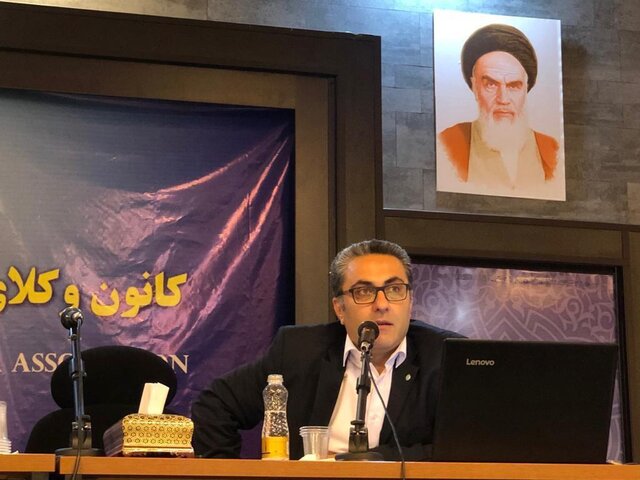 صرف داشتن قانون در برخورد با مفسدین اقتصادی مفید نیست صرف داشتن قانون در برخورد با مفسدین اقتصادی مفید نیست