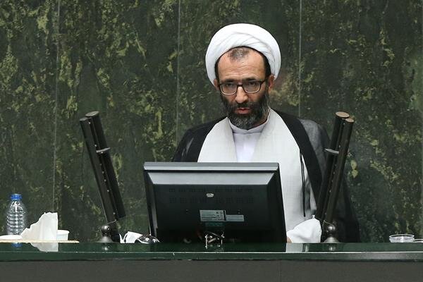 سلیمی: ممنوعیت واردات لوازم خانگی گوشمالی کوچکی برای کرهایها است سلیمی: ممنوعیت واردات لوازم خانگی گوشمالی کوچکی برای کرهایها است