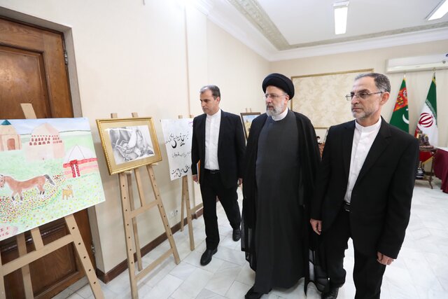 بازدید رئیسجمهور از رایزنی فرهنگی ایران در ترکمنستان بازدید رئیسجمهور از رایزنی فرهنگی ایران در ترکمنستان