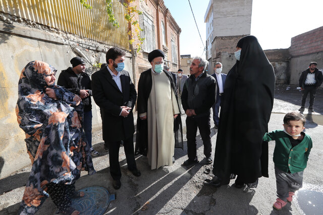 بازدید سرزده رئیسجمهور از محله هرندی تهران/ تاکید بر بهبود و اصلاح وضعیت مناطق محروم شهری بازدید سرزده رئیسجمهور از محله هرندی تهران/ تاکید بر بهبود و اصلاح وضعیت مناطق محروم شهری
