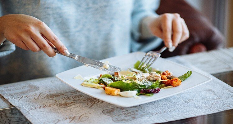 هر لقمه را دقیقا باید32 بار جوید+علت هر لقمه را دقیقا باید32 بار جوید+علت