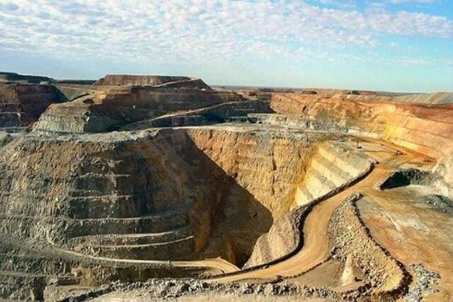 دولت مکلف است ۱۵ درصد حقوق دریافتی از معادن هر شهرستان را برای سازندگی منطقه صرف کند دولت مکلف است ۱۵ درصد حقوق دریافتی از معادن هر شهرستان را برای سازندگی منطقه صرف کند