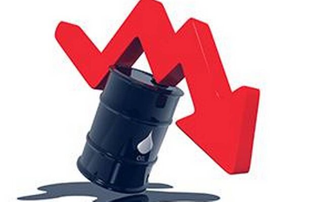 کاهش قیمت نفت در پی سقوط ذخایر بنزین آمریکا کاهش قیمت نفت در پی سقوط ذخایر بنزین آمریکا