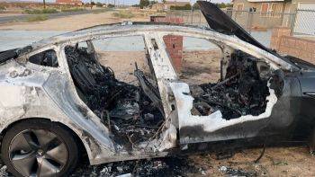 آتش سوزی سریالی خودروهای تسلا موجب بدبینی مشتریان به اتومبیل‌های الکتریکی می‌شود
