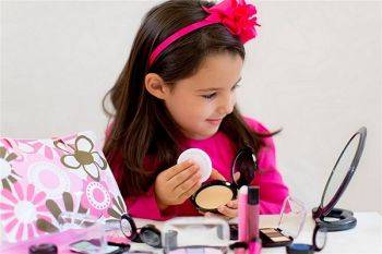 اختصاصی| آرایش کودک؛ یک فرهنگ غلط با آسیب‌های فراوان