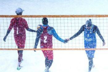 رونق گردشگری زمستانی همدان با جشنواره والیبال برفی