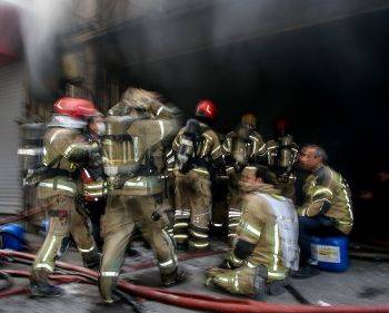 گزارش سخنگوی آتش‌نشانی از آتش‌سوزی گسترده در خیابان امیرکبیر تهران