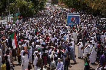 ادامه تظاهرات بر ضد حکومت نظامی در شهر خارطوم سودان