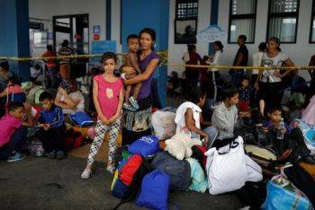 مهاجران ونزوئلایی در مرز با پرو