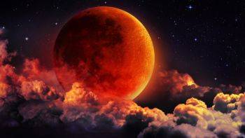 ماه قرمز رنگ در هنگام خسوف