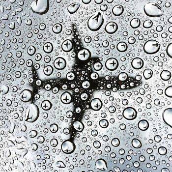 انعکاس جالب تصویر یک هواپیما در آب