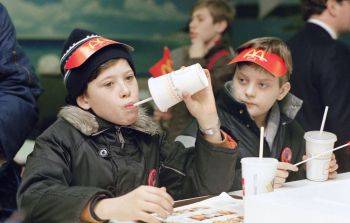 اولین کافه مک دونالد در مسکو به روایت تصویر
