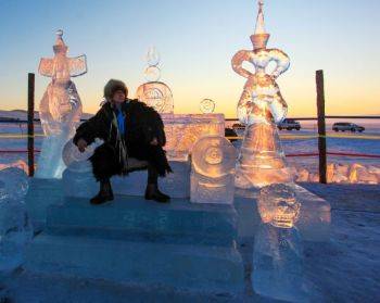 مجسمه های یخی زیبا در دریاچه بایکال