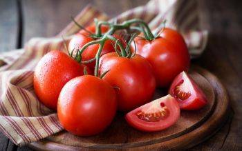 گوجه فرنگی جزء دسته بندی میوه ها است یا دسته بندی سبزیجات؟!