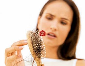  ریزش مو در بارداری را با این روش های ساده درمان کنید .