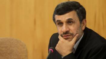 یکی از نزدیکان احمدی‌نژاد: احمدی‌نژاد قطعا در انتخابات مجلس ثبت نام نمی‌کند / برخی می‌خواهند با برند احمدی‌نژاد وارد مجلس شوند / او از هیچ لیستی حمایت نمی‌کند