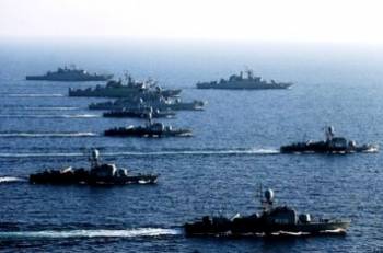 رژه شناورهای سطحی و زیرسطحی ارتش و سپاه در خلیج فارس