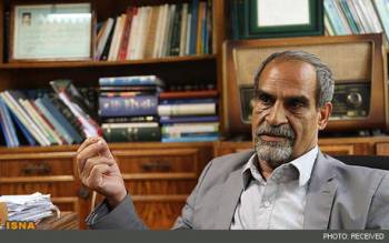 نعمت احمدی: بازنگری در قانون اساسی فعلا ممکن نیست/ فصل حقوق ملت را اجرا کنیم