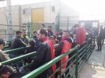 اعتراض هواداران به نبی و بازار سیاه بلیت در شهر قدس/ ۵۰۰ هوادار در ورزشگاه