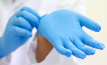 چرا سازمان بهداشت جهانی پوشیدن دستکش را توصیه نمی‌کند؟