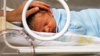 مهمترین عامل بر زایمان زودرس و تولد نوزاد کم وزن چیست؟
