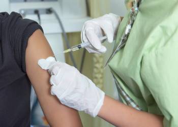 تزریق واکسن آنفلوآنزا و کرونا همزمان اشکالی ندارد؟
